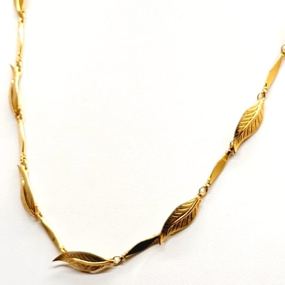 Jobe Jewelry - Hobe Soft Matte Gold Gilded 11" Leaf Necklace, Vintage,  Excellent Condition